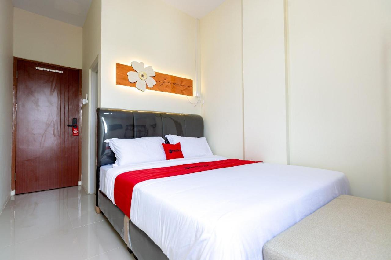 Reddoorz Plus At Komplek Abc Batu Aji Batam Kubuk Eksteriør billede
