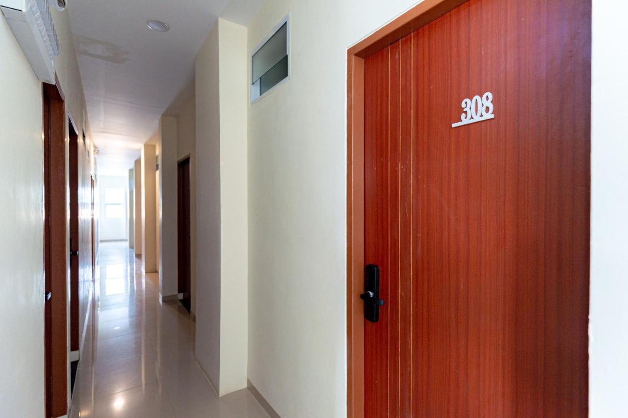 Reddoorz Plus At Komplek Abc Batu Aji Batam Kubuk Eksteriør billede